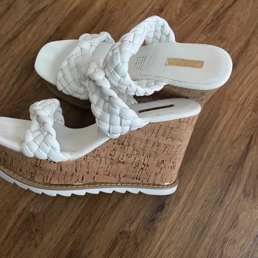 Shoes - Picture 3 of 9